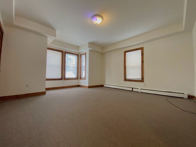 Building Photo - 15 Sanborn St