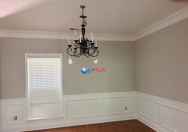 Foto del edificio - Spacious 4-bedroom house with fenced, FENCED backyard, Master on Main. Plus BONUS Room