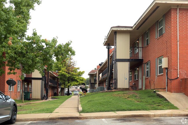 Colonial Park Apartments - Tulsa, OK | Apartments.com