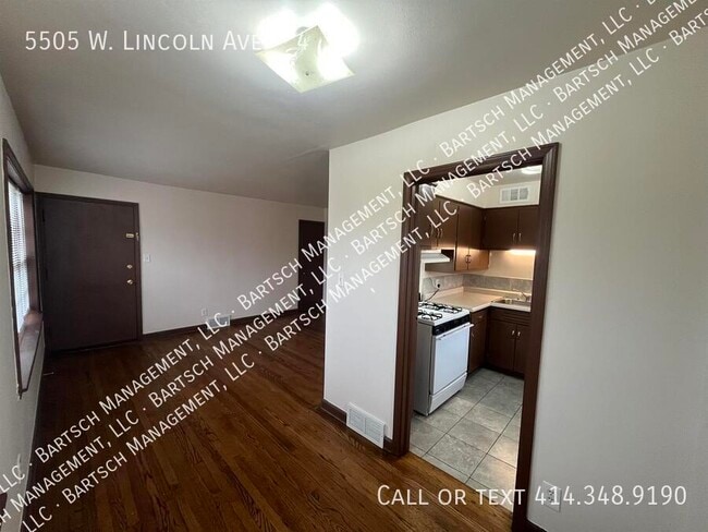 Foto del edificio - 5505 W Lincoln Ave