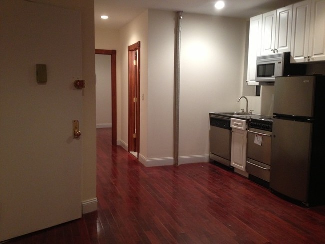 Foto del edificio - 111 E 7th St