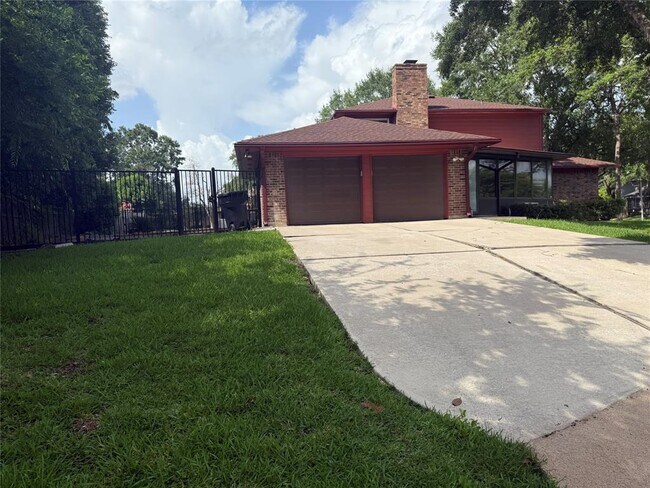 Foto del edificio - 3232 Parkwood Dr
