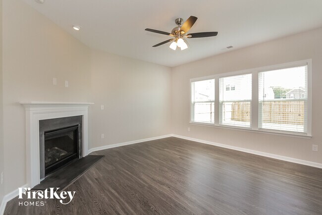 Foto del edificio - 4133 Woolcott Ave