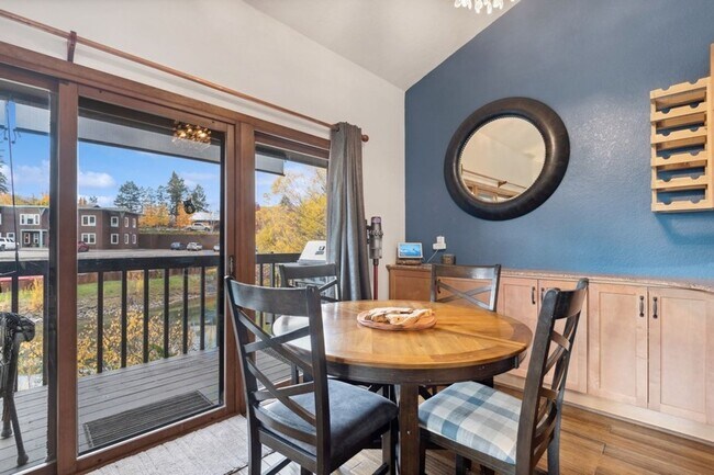 Building Photo - Well kept, 2 bedroom, 2 1/2 bath condo clo...