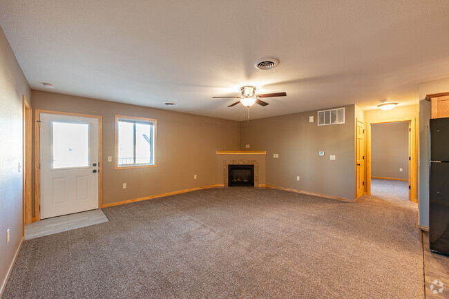 2BR, 2BA - 1,400SF - Living Room - Wissota Shores