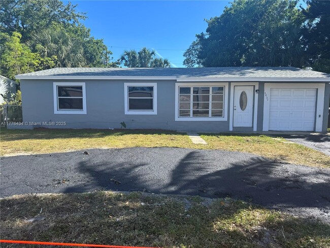 Foto del edificio - 6430 SW 15th St