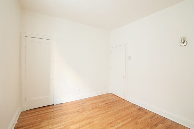 Building Photo - 2100 Rue du Fort