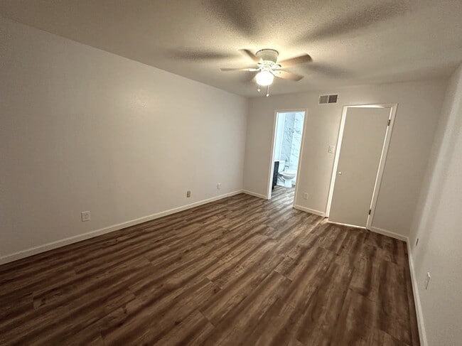 Building Photo - 9700 Leawood Blvd