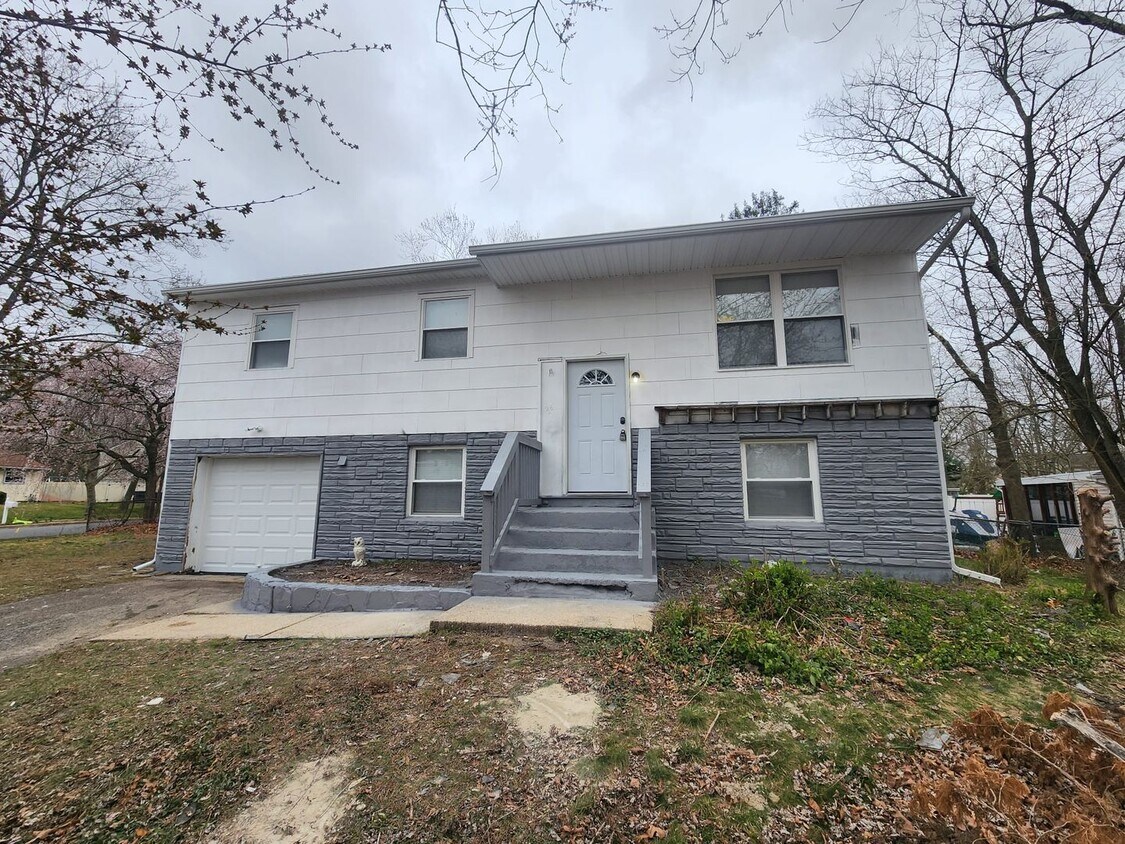 Foto principal - A Spacious 4 bedroom house for Rent !!!