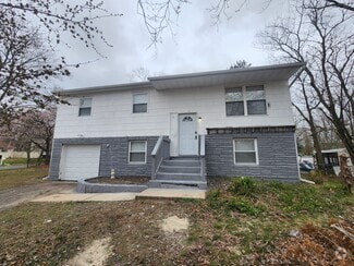 Building Photo - 26 Forest Valley Dr
