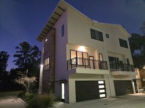 Building Photo - 2601 SW Williston Rd