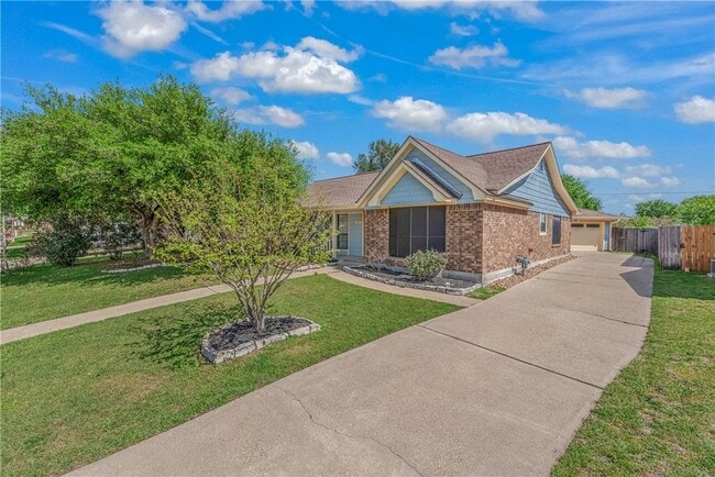 Building Photo - 1806 Rosebud Ct