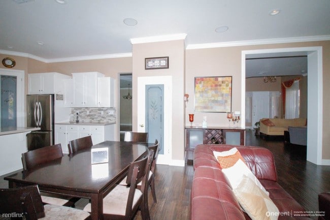 Building Photo - 25582 Crestfield Dr