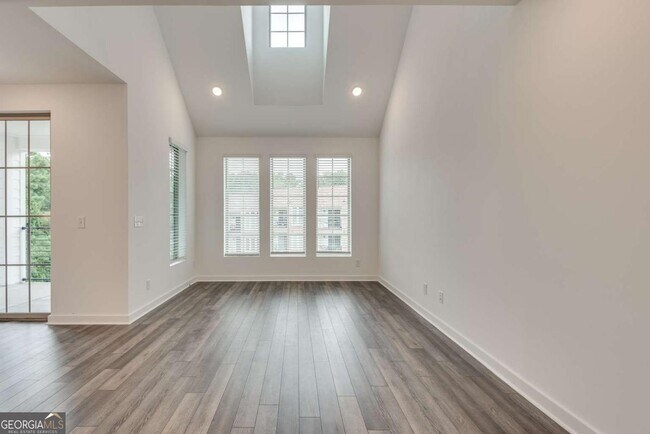 Building Photo - 513 Burton Dr