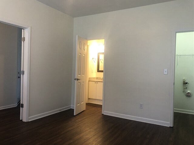 Foto del edificio - 325 Collinsworth Drive