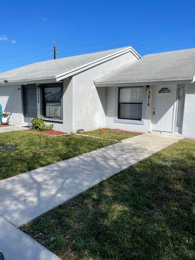 Foto del edificio - 3816 Woodridge Terrace