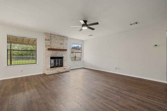 Foto del edificio - 8905 Bridgewood Trail