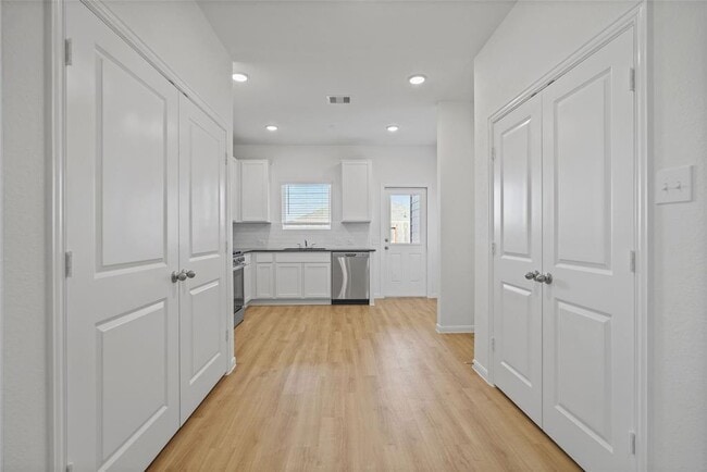 Building Photo - 4319 Maple Root Ln