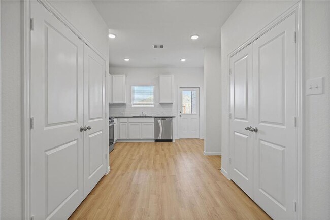 Foto del edificio - 4319 Maple Root Ln