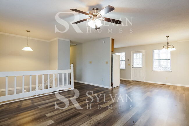 Building Photo - Spacious 3 Bedroom 2 Bathroom Split Level