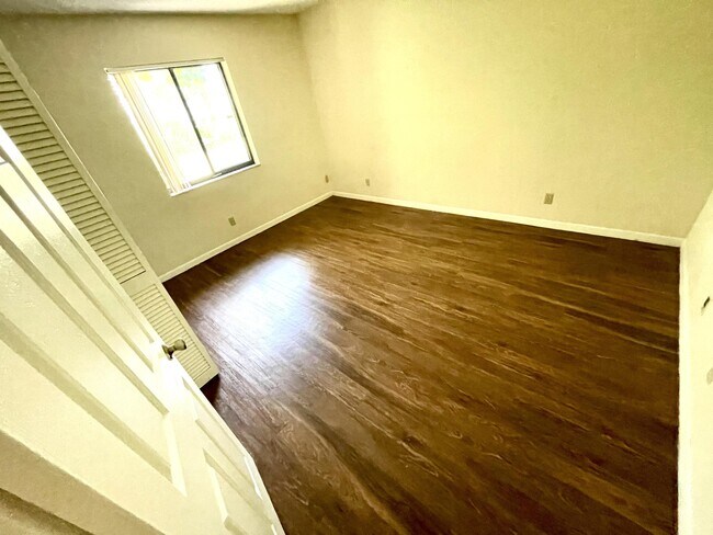 Foto del edificio - 3096 Collin Dr