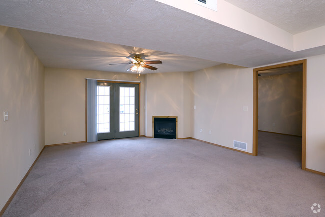 2BR, 2BA - Living Room - Parkway Court Apartments