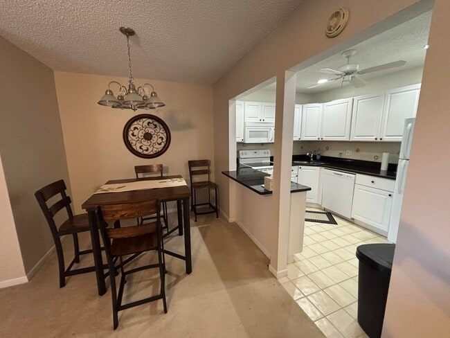 Building Photo - 335 Knotty Pine Cir