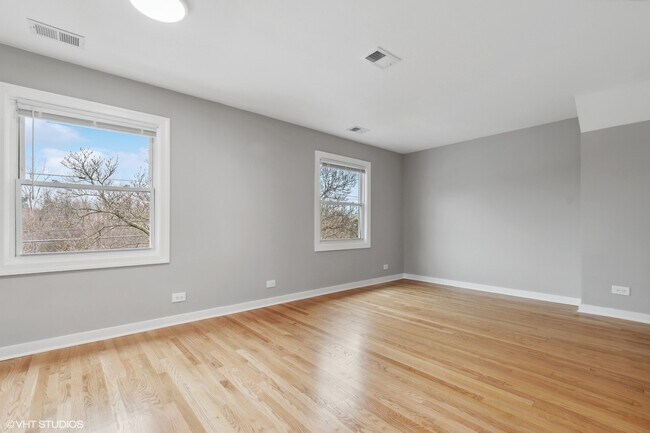 Foto del edificio - 2490 Green Bay Rd