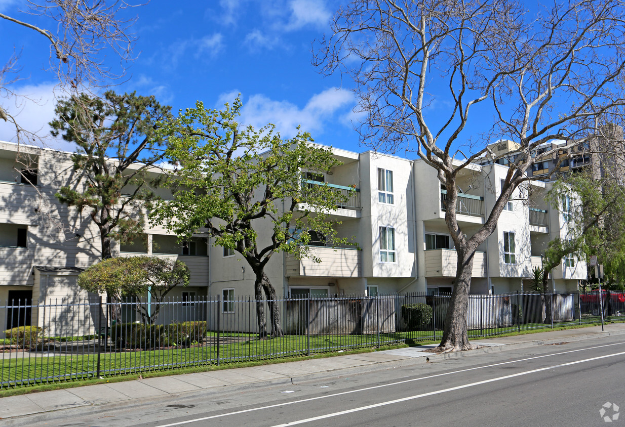 Primary Photo - Lottie Johnson Memorial Housing