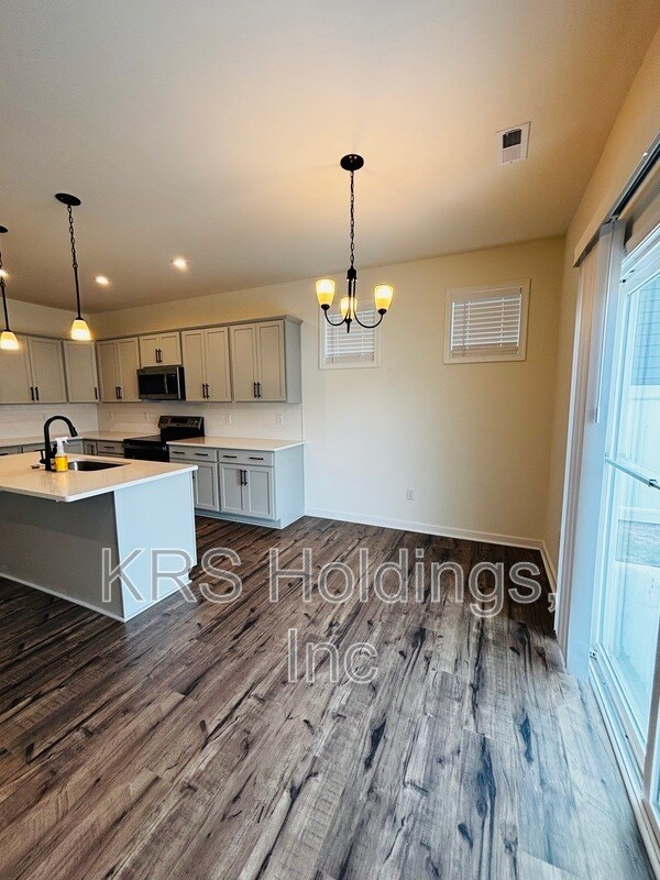 Building Photo - 2220 Patrick Dr