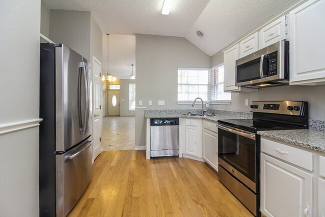 Foto del edificio - 817 Clover Hill Ln