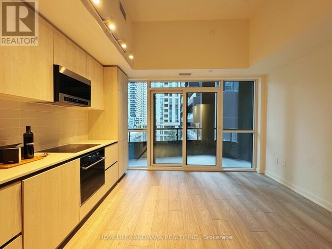 Photo du bâtiment - 110 Broadway Ave