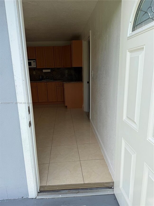 Foto del edificio - 4851 NW 192nd St