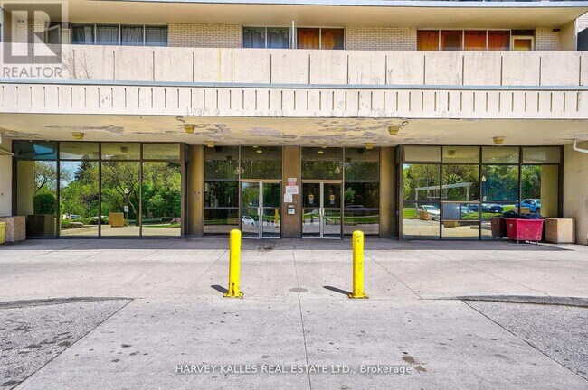 Photo du bâtiment - 411-2000 SHEPPARD Ave