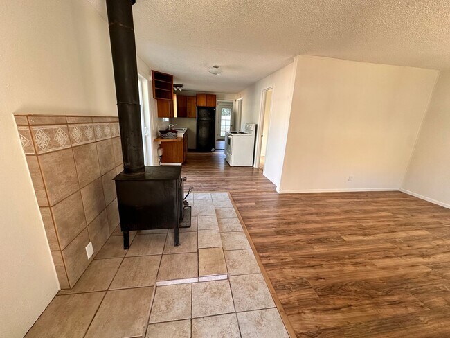 Foto del edificio - Two Bedroom, One Bathroom House