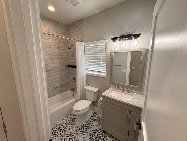 Building Photo - 5202 Tucson Cir