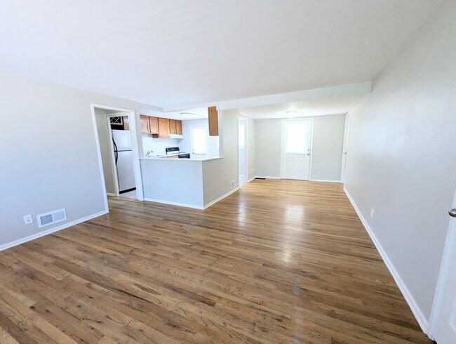 Photo - 3 bed 1 bath home in Aurora