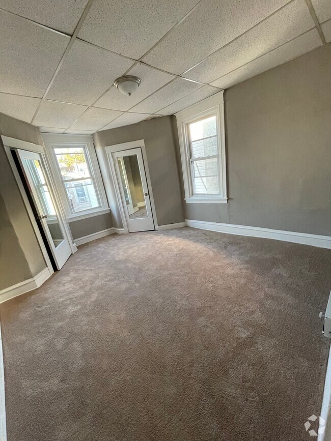 Building Photo - 543 W Roosevelt Blvd