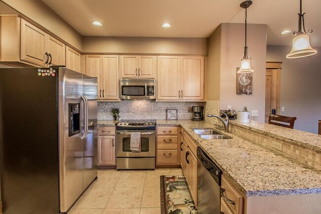 Building Photo - 1 Bedroom | 1.5 Bathrooms | 2 Flexible Bonus Spaces | Luxury Riverstone Condo