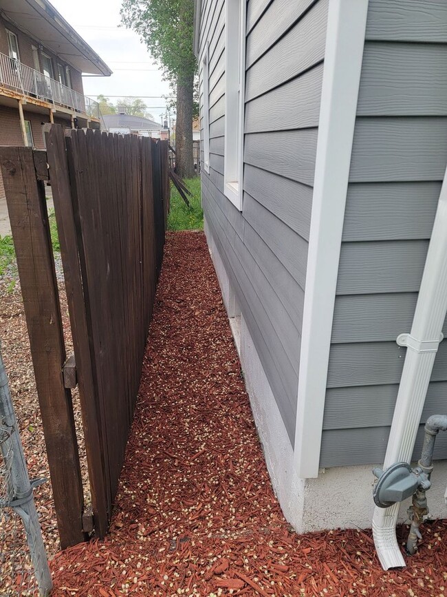 Building Photo - Cute Remodeled 4 Bedroom House for Rent in SLC!