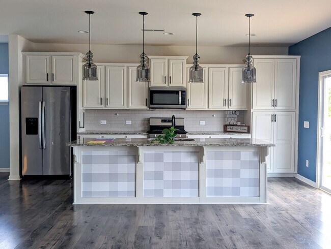 Foto del edificio - Welcome to your dream home, nestled in the...