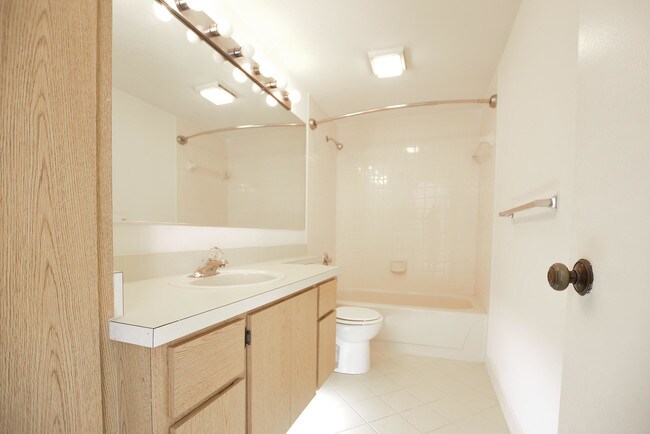 Building Photo - 603 Green Springs Pl