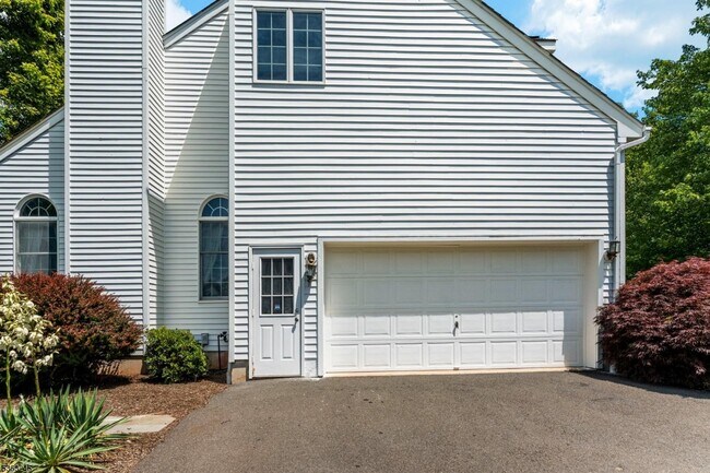 Foto del edificio - 2 Seminole Rd