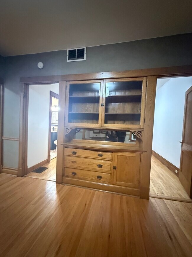 Foto del edificio - 2306 S Marshall Blvd