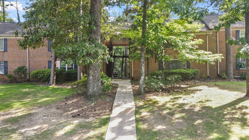 Primary Photo - 2078 Montreat Cir
