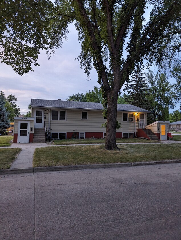 Primary Photo - 1206 10th Ave S