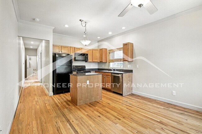 Building Photo - Cozy Half Duplex with Garage and Central A...