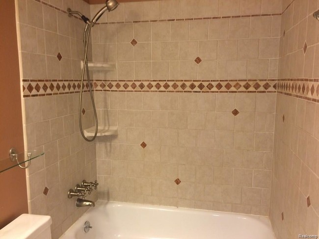 Building Photo - 2889 Roundtree Dr