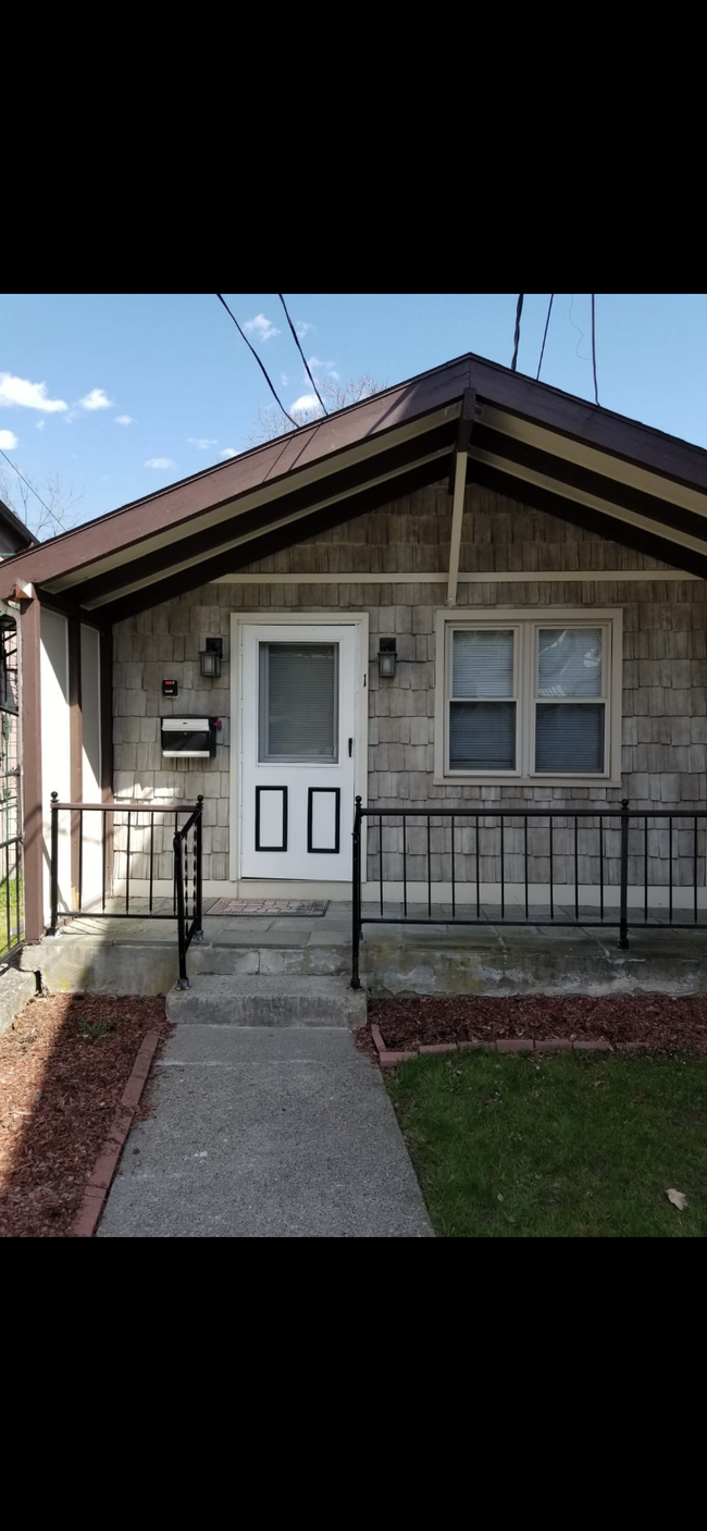 Building Photo - 5 Millers Ln