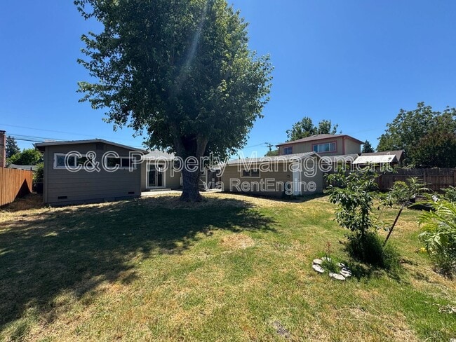 Foto del edificio - 1023 Corby Ave
